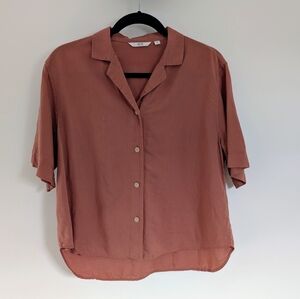 Uniqlo Short-Sleeve Button-Up Shirt in Terracotta